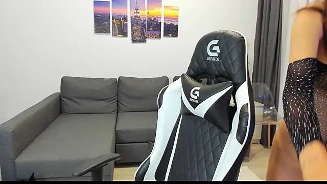 Kimi Ivy online show from October 21, 2025, 4:01 am