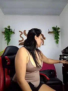 Snapshot of elena_jonees chatting on March 14, 2026, 6:14 pm elena jonees online show from March 14, 2026, 6:14 pm