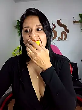 Snapshot of elena_jonees chatting on March 13, 2026, 8:14 pm elena jonees online show from March 13, 2026, 8:14 pm