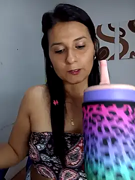 Snapshot of elena_jonees chatting on March 26, 2026, 8:40 pm elena jonees online show from March 26, 2026, 8:40 pm