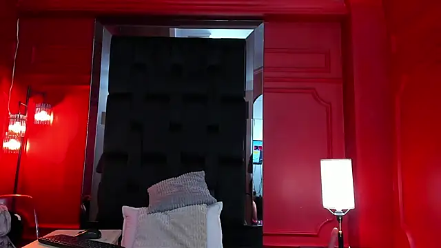 Snapshot of nathalie_rossel chatting on March 18, 2025, 1:24 am nathalie rossel online show from March 18, 2025, 1:24 am