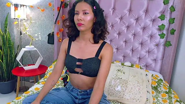 Snapshot of Akane_Uwu chatting on November 16, 2025, 7:07 pm Akane Uwu online show from November 16, 2025, 7:07 pm