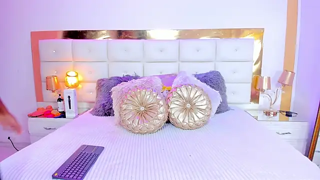 evangelin ts online show from March 13, 2025, 8:00 pm