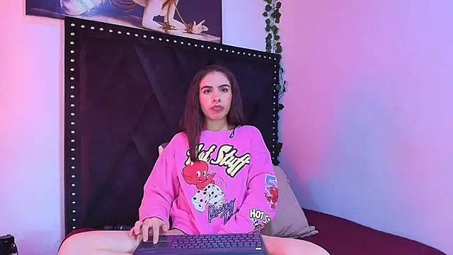 dafne queenn online show from November 15, 2025, 12:53 pm