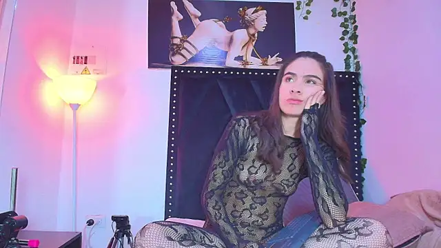 dafne queenn online show from November 14, 2025, 1:04 pm