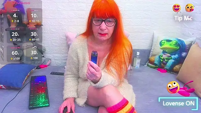 Snapshot of RedHousewife chatting on February 12, 2026, 6:46 am RedHousewife online show from February 12, 2026, 6:46 am