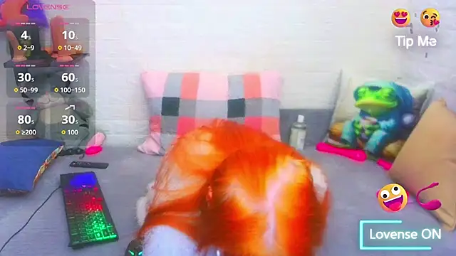 Snapshot of RedHousewife chatting on January 18, 2026, 12:52 pm RedHousewife online show from January 18, 2026, 12:52 pm