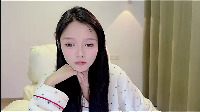 xiaodaibabyy online show from November 9, 2025, 7:34 am