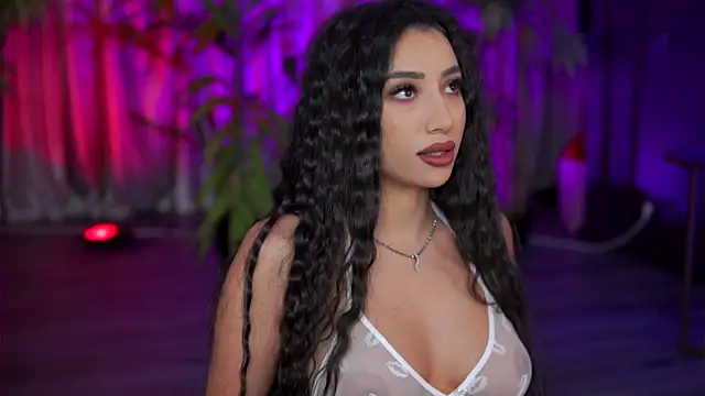 GinaValentinna online show from September 25, 2025, 6:47 pm