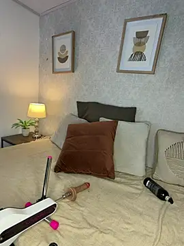 Caroline dh online show from May 25, 2026, 10:36 am
