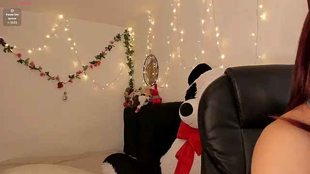 Snapshot of Carlasxdreams chatting on December 22, 2025, 11:27 pm Carlasxdreams online show from December 22, 2025, 11:27 pm