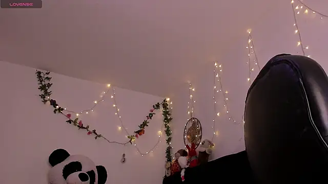 Snapshot of Carlasxdreams chatting on February 24, 2026, 4:57 am Carlasxdreams online show from February 24, 2026, 4:57 am