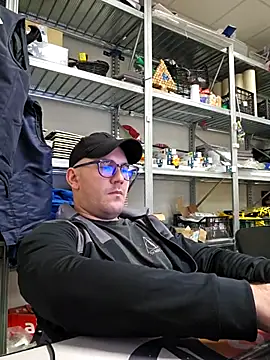 Ibag01 online show from October 6, 2025, 12:39 pm