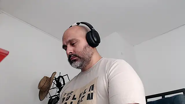 Snapshot of Gabriel_Harmant chatting on January 7, 2026, 5:01 am Gabriel Harmant online show from January 7, 2026, 5:01 am