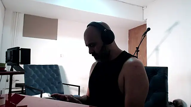 Snapshot of Gabriel_Harmant chatting on December 18, 2024, 7:52 pm Gabriel Harmant online show from December 18, 2024, 7:52 pm