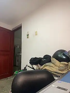 Jestebanano online show from October 28, 2025, 6:12 am