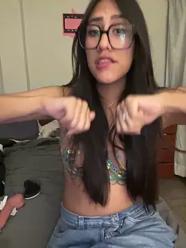 AleFantasy0001 online show from September 21, 2025, 5:01 am