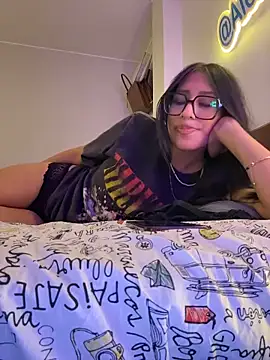 AleFantasy0001 online show from April 8, 2026, 5:20 am