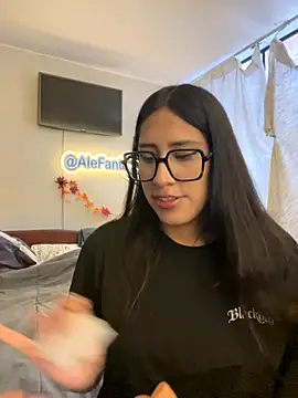 AleFantasy0001 online show from November 23, 2025, 5:56 pm