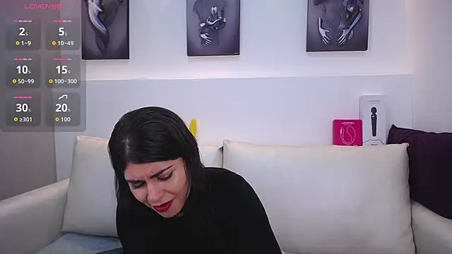 Snapshot of Melodi_Roux chatting on October 6, 2025, 12:17 pm Melodi Roux online show from October 6, 2025, 12:17 pm