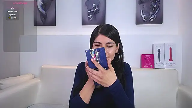 Melodi Roux online show from November 26, 2025, 1:22 pm