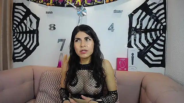 Snapshot of Melodi_Roux chatting on October 7, 2025, 1:23 pm Melodi Roux online show from October 7, 2025, 1:23 pm