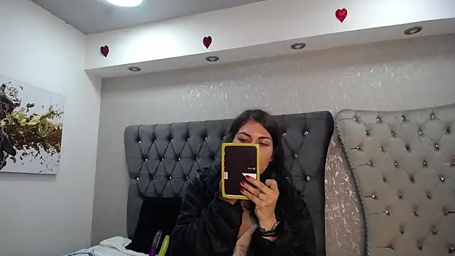 Snapshot of Melodi_Roux chatting on March 1, 2025, 12:34 pm Melodi Roux online show from March 1, 2025, 12:34 pm