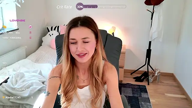 Snapshot of Sophie_Enzo chatting on February 14, 2025, 8:42 am Sophie Enzo online show from February 14, 2025, 8:42 am