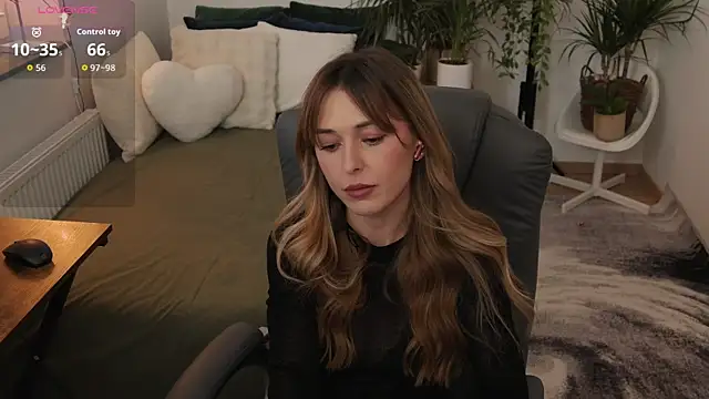 Sophie Enzo online show from December 1, 2025, 9:37 pm