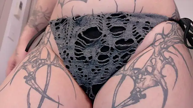 Yuriko May online show from October 24, 2025, 1:43 pm