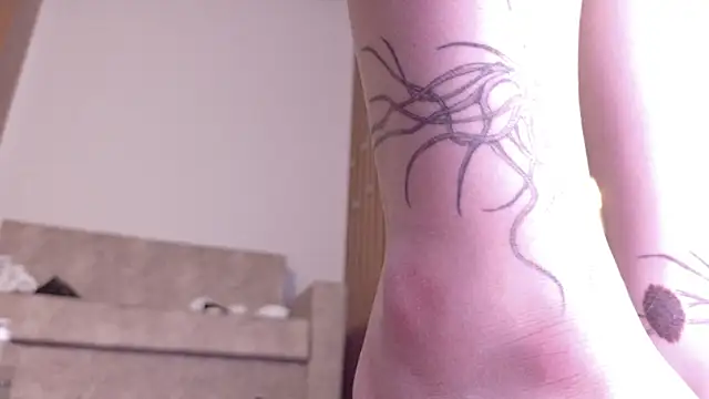 Yuriko May online show from September 25, 2025, 4:02 pm