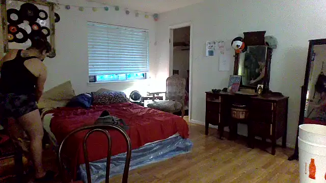 sophiarica online show from May 6, 2026, 12:42 pm