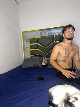 Snapshot of MattDevon chatting on September 25, 2025, 11:33 pm MattDevon online show from September 25, 2025, 11:33 pm