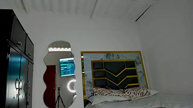 Snapshot of MattDevon chatting on October 31, 2025, 9:11 pm MattDevon online show from October 31, 2025, 9:11 pm