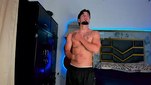 Snapshot of MattDevon chatting on October 22, 2025, 8:19 pm MattDevon online show from October 22, 2025, 8:19 pm