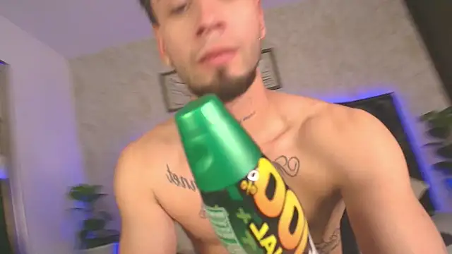 Snapshot of MattDevon chatting on January 16, 2026, 3:21 am MattDevon online show from January 16, 2026, 3:21 am