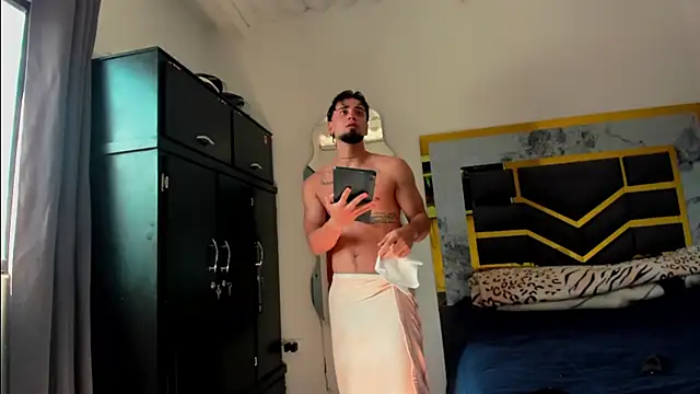 Snapshot of MattDevon chatting on November 8, 2025, 7:28 pm MattDevon online show from November 8, 2025, 7:28 pm