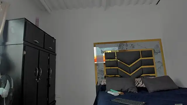 Snapshot of MattDevon chatting on October 1, 2025, 8:24 pm MattDevon online show from October 1, 2025, 8:24 pm