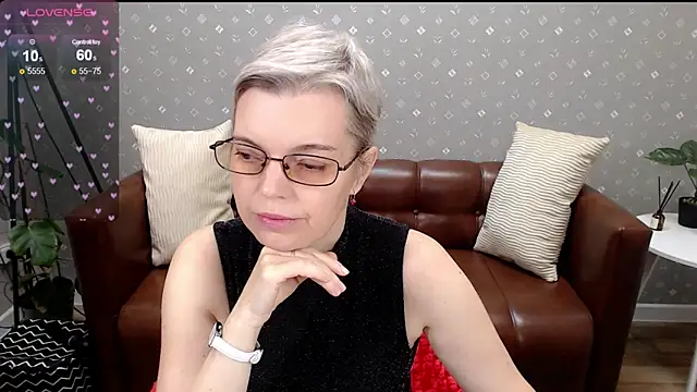 Snapshot of Cutie_Erikaa1 chatting on October 14, 2025, 2:12 am Cutie Erikaa1 online show from October 14, 2025, 2:12 am