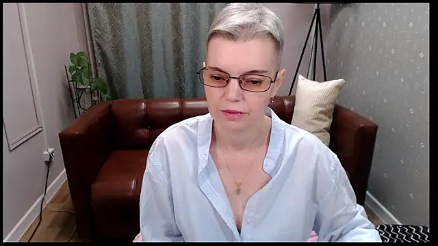 Snapshot of Cutie_Erikaa1 chatting on November 14, 2025, 2:15 am Cutie Erikaa1 online show from November 14, 2025, 2:15 am