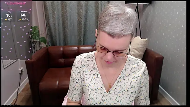 Snapshot of Cutie_Erikaa1 chatting on November 13, 2025, 2:15 am Cutie Erikaa1 online show from November 13, 2025, 2:15 am