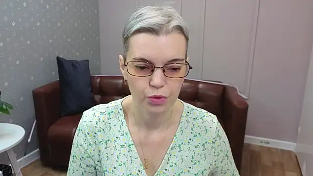 Snapshot of Cutie_Erikaa1 chatting on December 20, 2025, 2:14 am Cutie Erikaa1 online show from December 20, 2025, 2:14 am