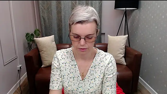 Snapshot of Cutie_Erikaa1 chatting on October 18, 2025, 2:24 am Cutie Erikaa1 online show from October 18, 2025, 2:24 am