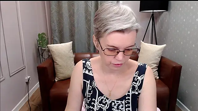 Snapshot of Cutie_Erikaa1 chatting on October 29, 2025, 2:10 am Cutie Erikaa1 online show from October 29, 2025, 2:10 am