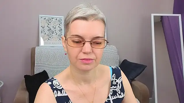 Snapshot of Cutie_Erikaa1 chatting on November 30, 2025, 2:34 am Cutie Erikaa1 online show from November 30, 2025, 2:34 am