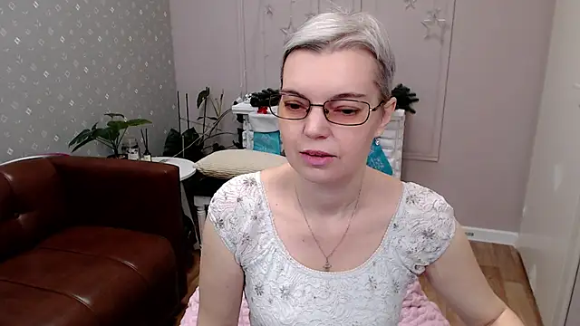 Snapshot of Cutie_Erikaa1 chatting on January 10, 2026, 2:18 am Cutie Erikaa1 online show from January 10, 2026, 2:18 am