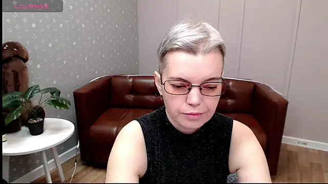 Snapshot of Cutie_Erikaa1 chatting on December 5, 2025, 2:21 am Cutie Erikaa1 online show from December 5, 2025, 2:21 am