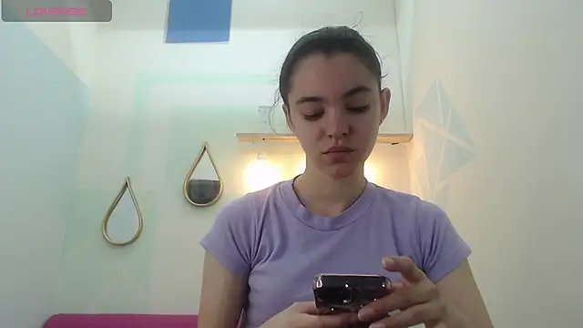 Mia-kalinfa online show from February 14, 2025, 3:26 pm