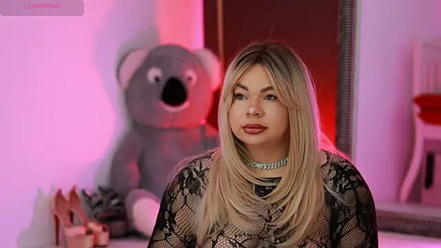 Snapshot of MissLilaa chatting on March 22, 2025, 5:41 pm MissLilaa online show from March 22, 2025, 5:41 pm