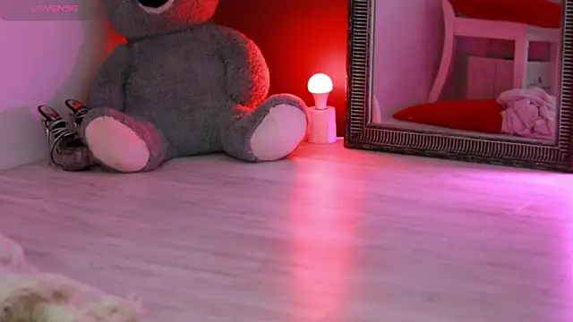 Snapshot of MissLilaa chatting on March 13, 2025, 8:32 pm MissLilaa online show from March 13, 2025, 8:32 pm